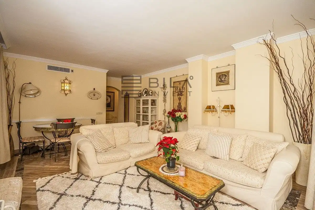 Sala d'estar de Pis en venda en Marbella