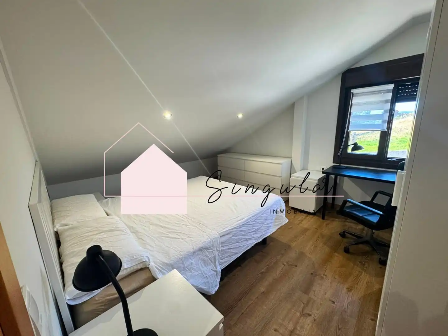 Habitación de Casa adosada de alquiler en Nigrán con Jardín privado y Piscina comunitaria