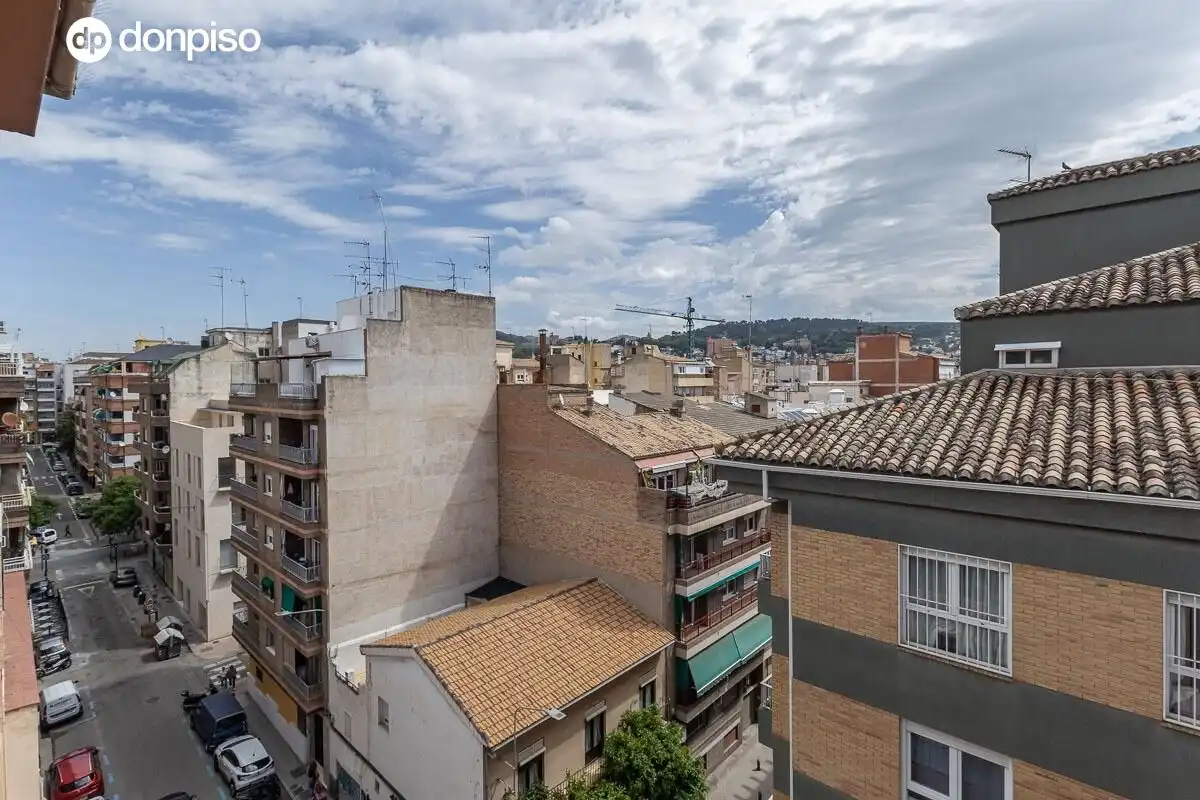 Piso con ascensor en venta en Calle MARQUES DE MONDEJAR, imagen 3