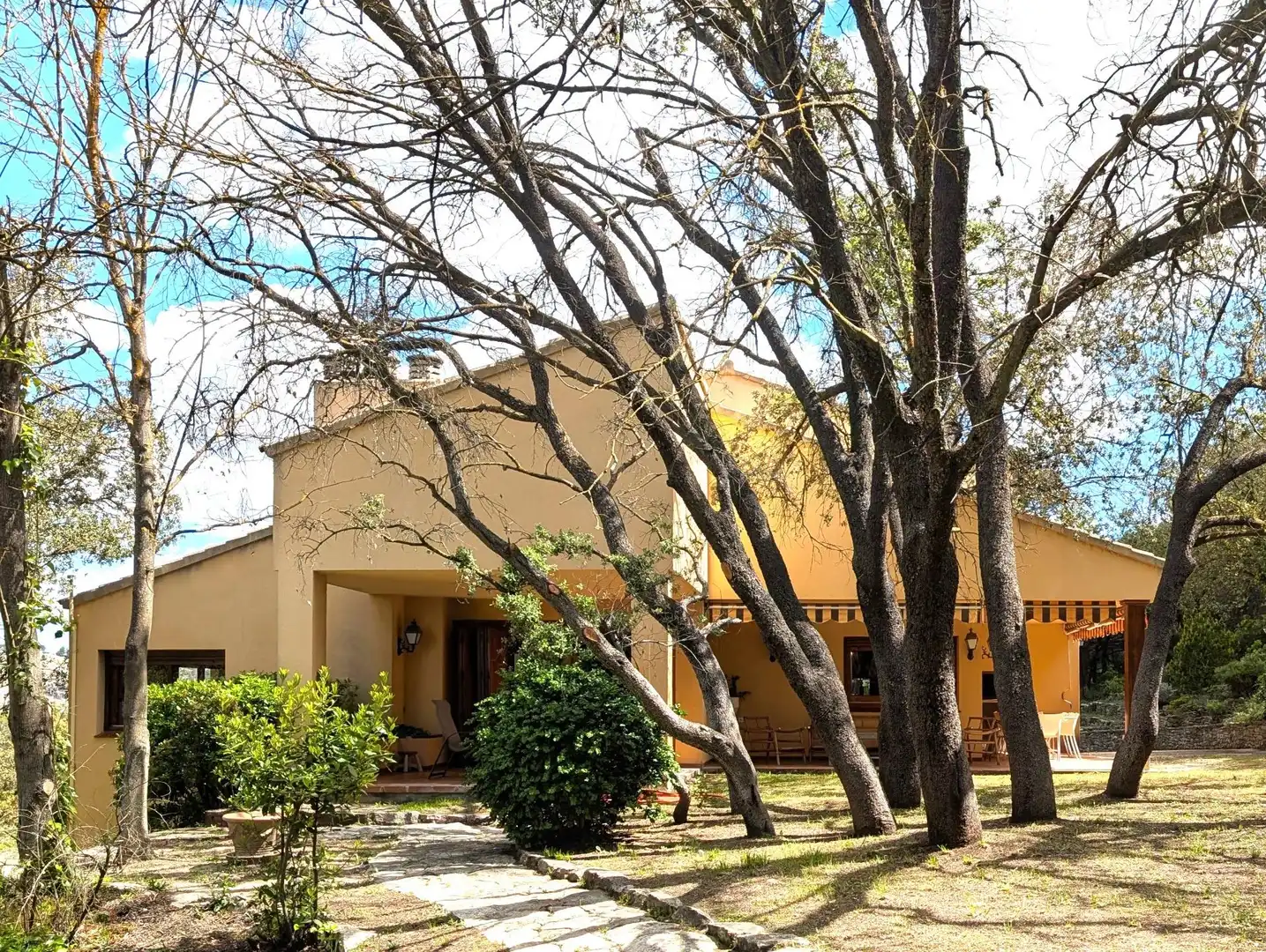 Außenansicht von Haus oder Chalet zum Verkauf in Alcoy / Alcoi mit Heizung, Privatgarten und Terrasse
