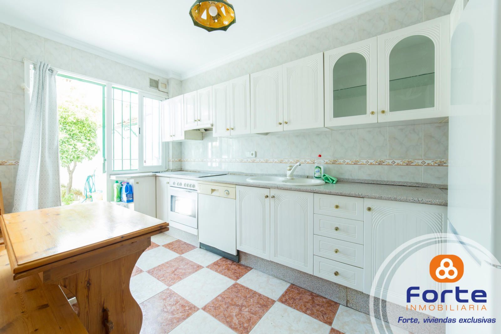 Cocina de Casa adosada en venta en  Córdoba Capital con Aire acondicionado, Calefacción y Jardín privado