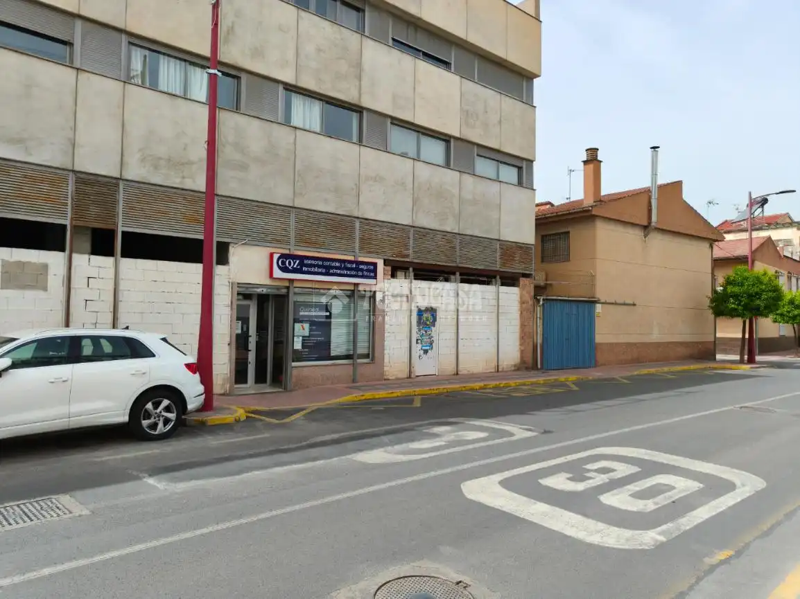 Vista exterior de Local en venda en Armilla