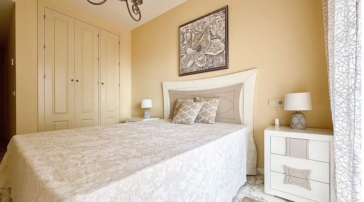 Schlafzimmer von Wohnungen zur Miete in Mijas mit Klimaanlage, Heizung und Terrasse