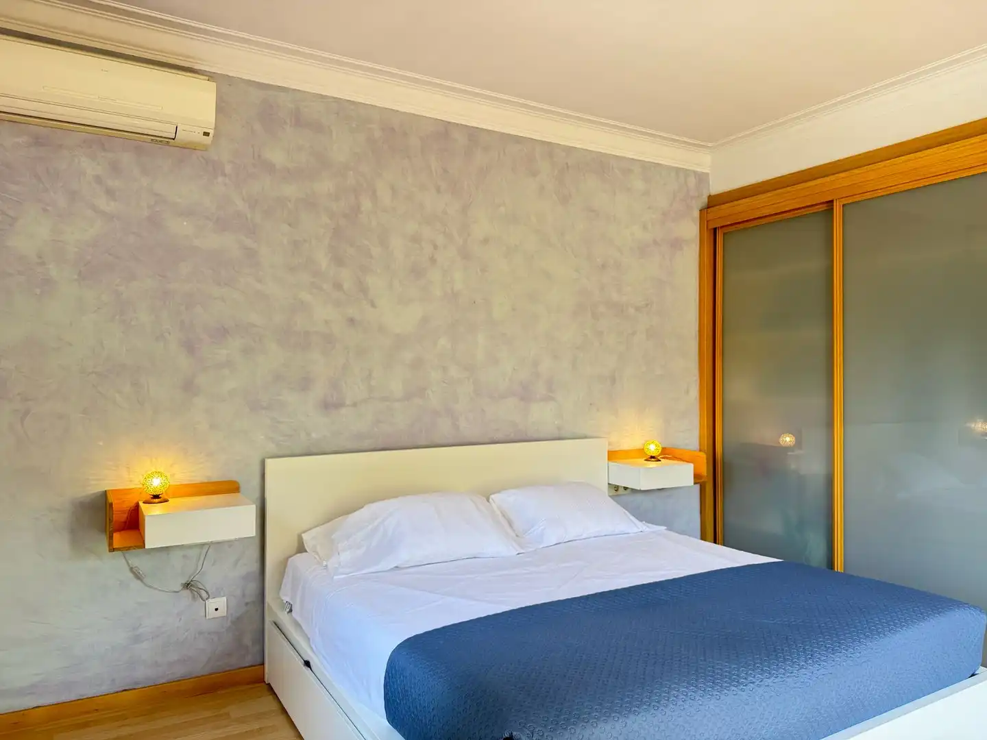 Schlafzimmer von Einfamilien-Reihenhaus zur Miete in Castelldefels mit Klimaanlage, Heizung und Privatgarten