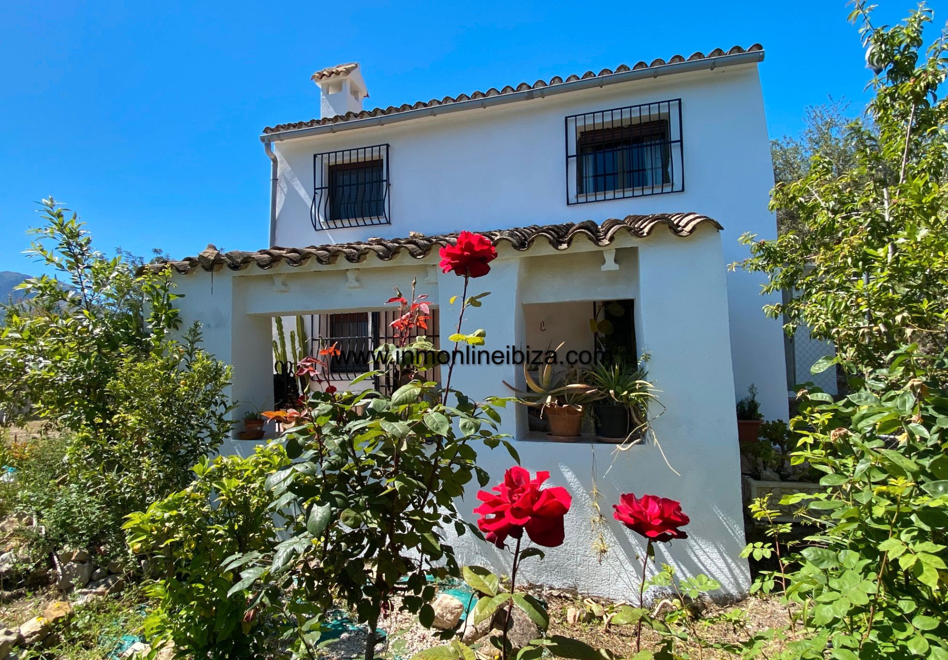 Vista exterior de Finca rústica en venda en Tàrbena amb Terrassa i Moblat