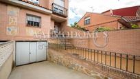 Vista exterior de Casa adosada en venda en Valmojado amb Balcó