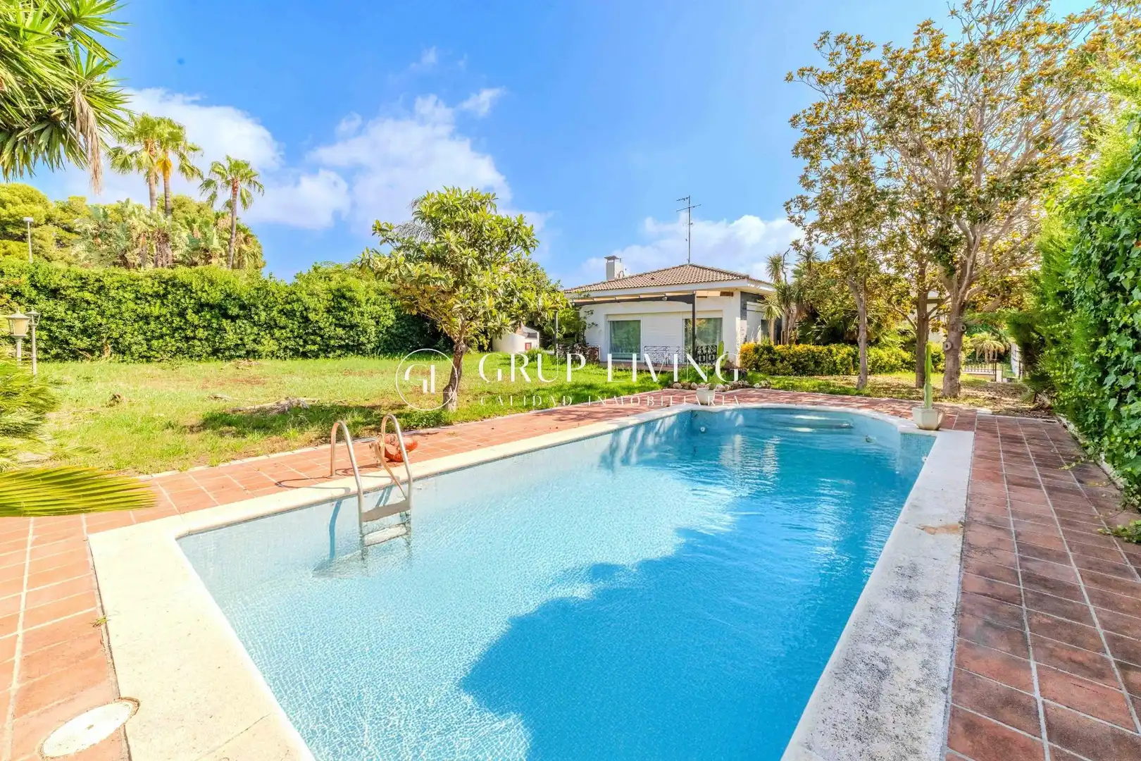 Vista exterior de Casa o xalet en venda en Cambrils amb Aire condicionat, Calefacció i Jardí privat