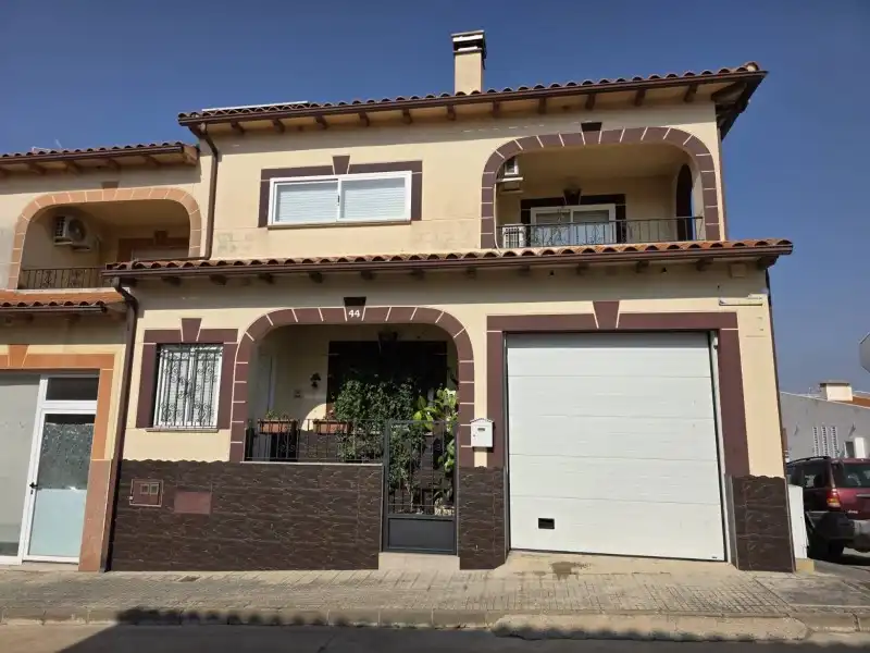Vista exterior de Casa o xalet en venda en Malpartida de Plasencia amb Aire condicionat, Calefacció i Jardí privat