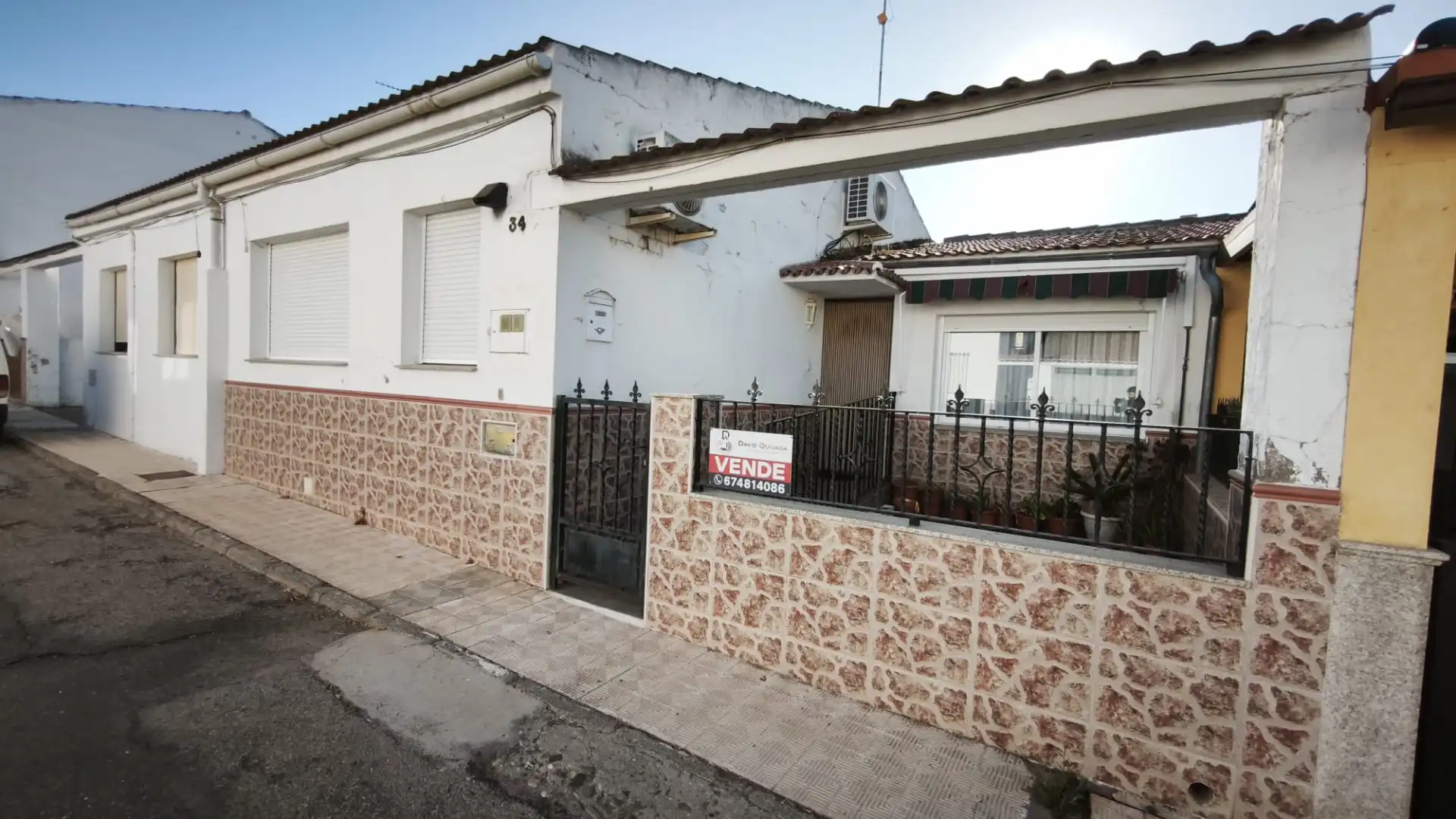 Vista exterior de Casa adosada en venta en Riolobos, Cáceres