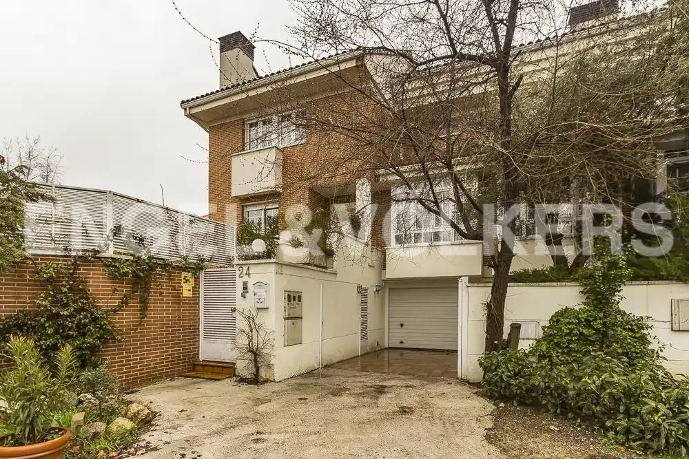 Exterior view of Houses for sale in Madrid  with Air Conditioner, Heating and Private garden