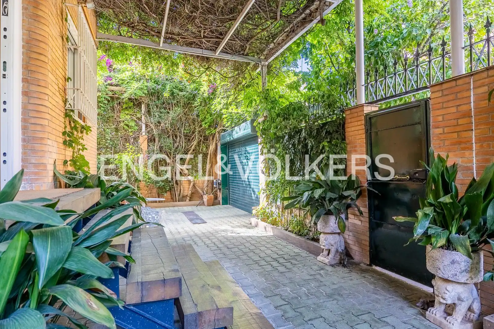 Terrace of Houses for sale in Sevilla  with Air Conditioner, Heating and Private garden