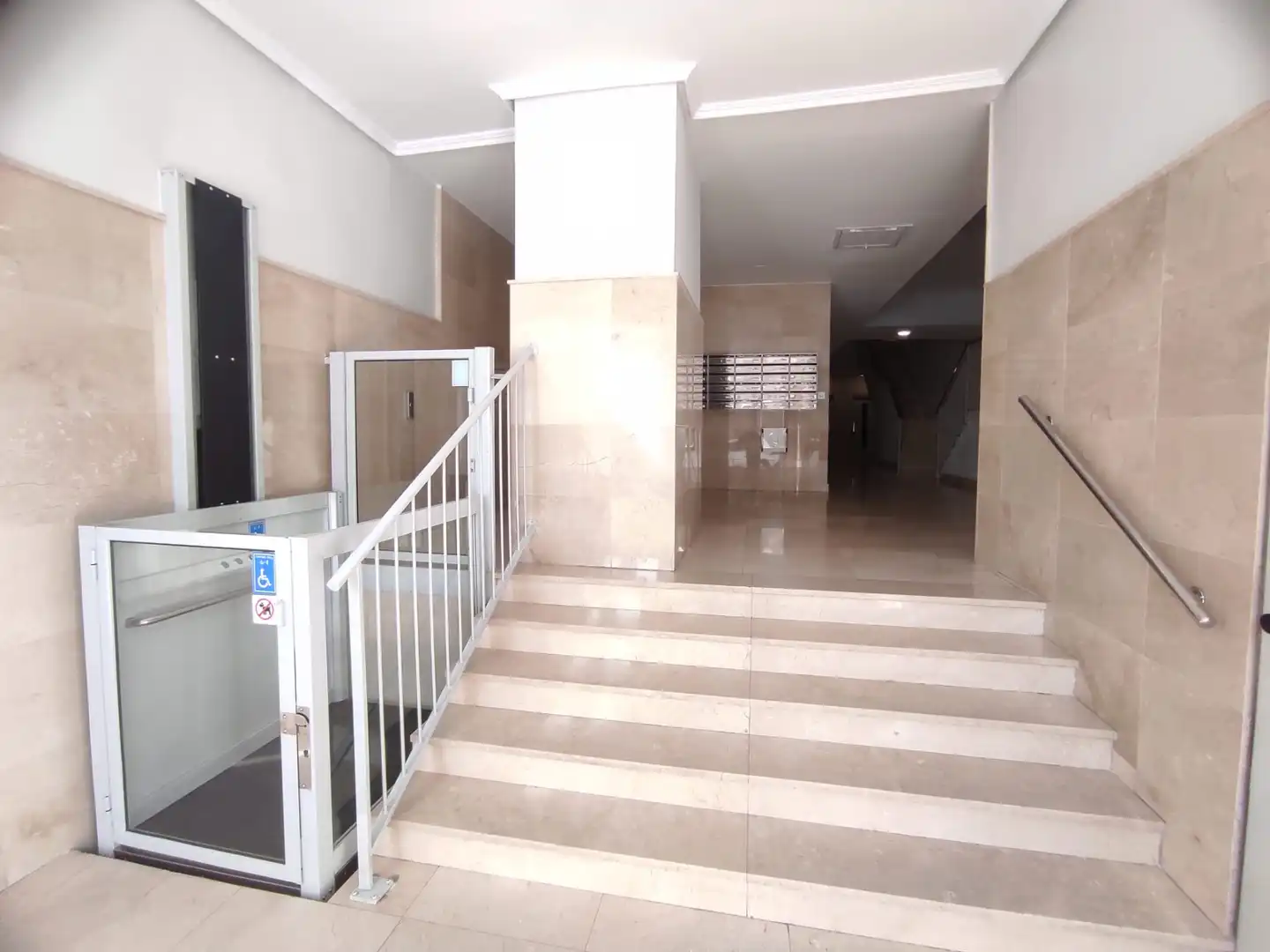 Flat for sale in Zaragoza  with Air Conditioner, Heating and Oven