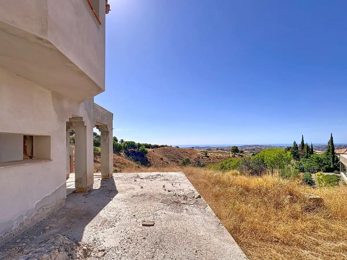 Vista exterior de Casa o xalet en venda en Mijas amb Jardí privat i Terrassa