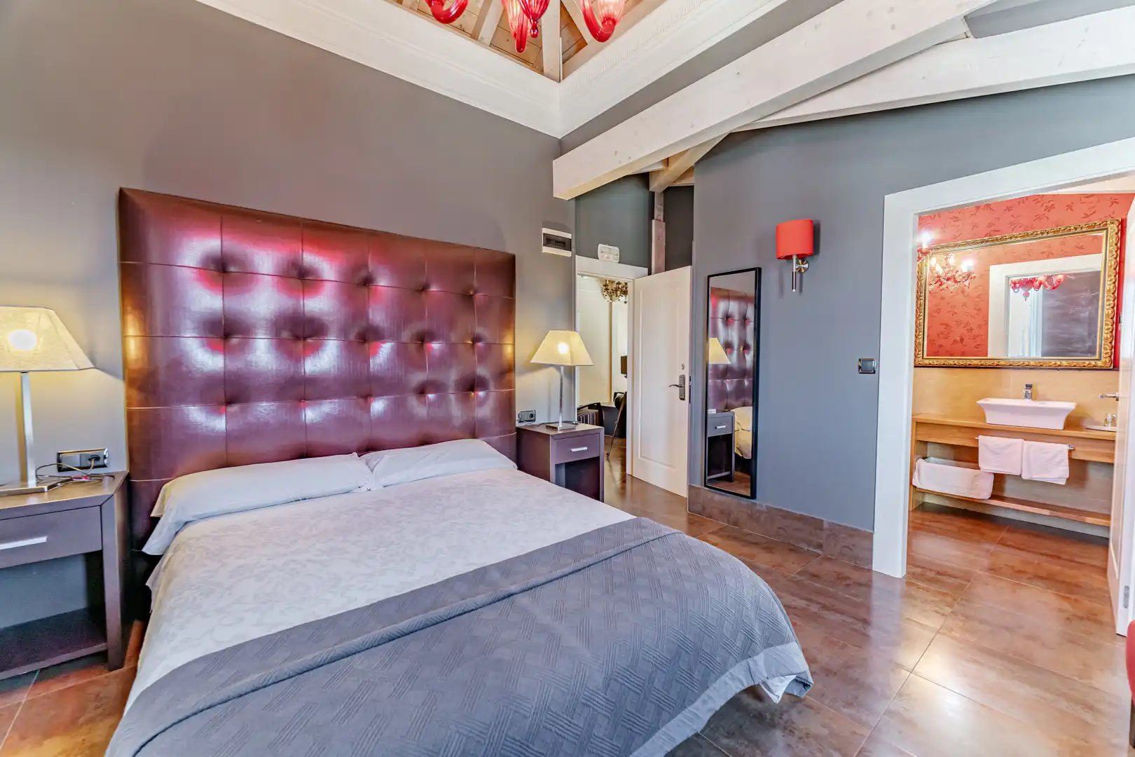 Habitación de Edificio en venta en Valle de Losa con Alarma