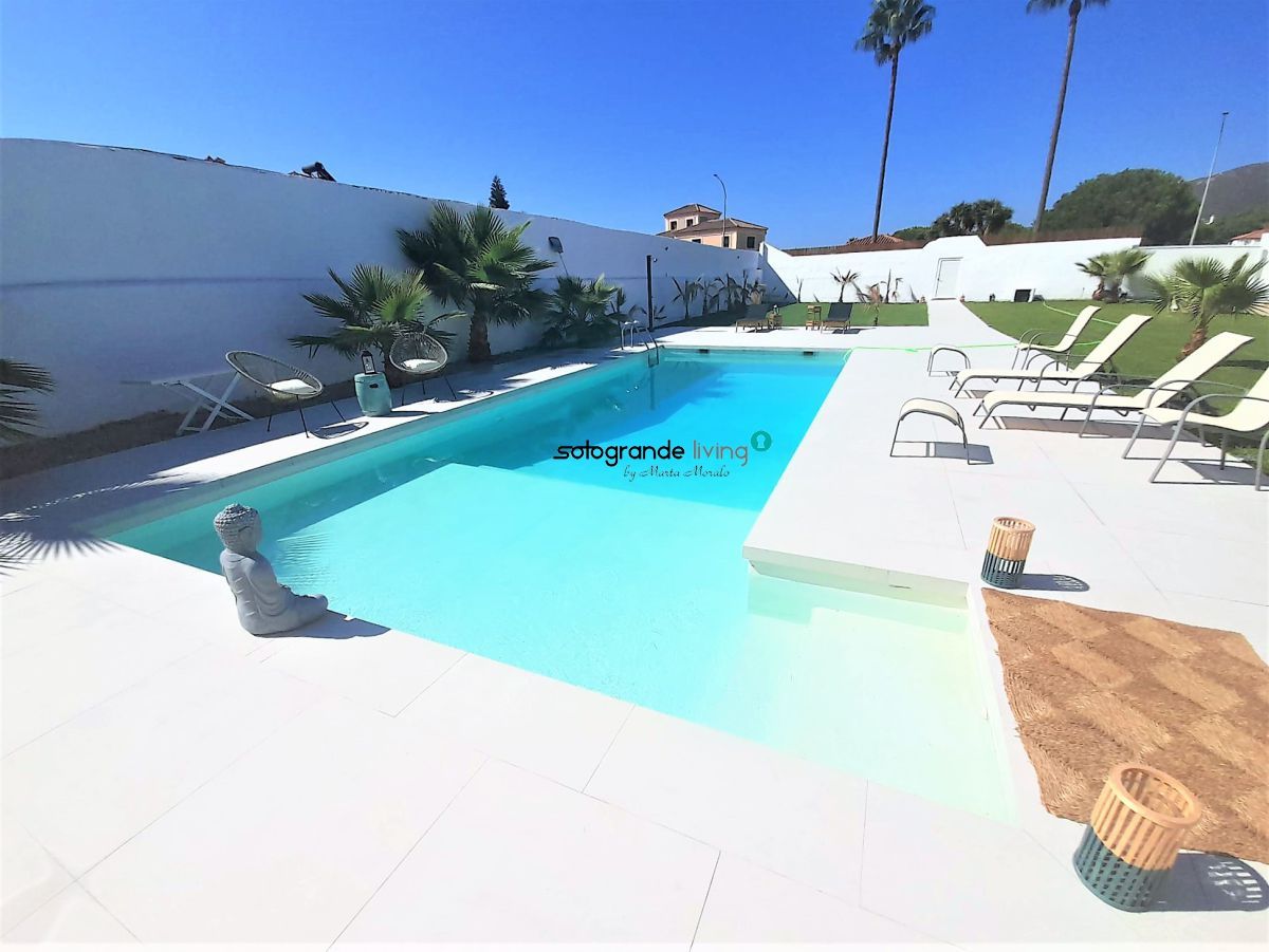 Piscina de Casa o chalet en venta en La Línea de la Concepción con Aire acondicionado, Jardín privado y Terraza