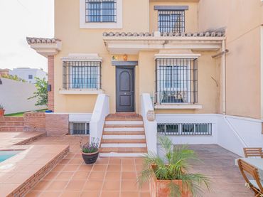Casa bifamiliare con piscina in vendita a Calle JEREZANA