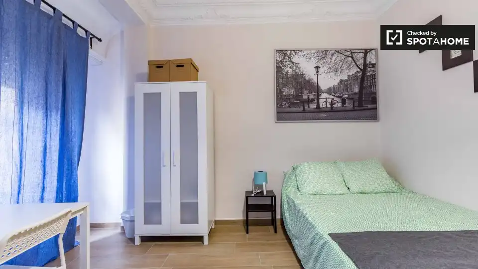 Bedroom of Flat for rent in Valencia  with Air Conditioner, Heating and Furnished