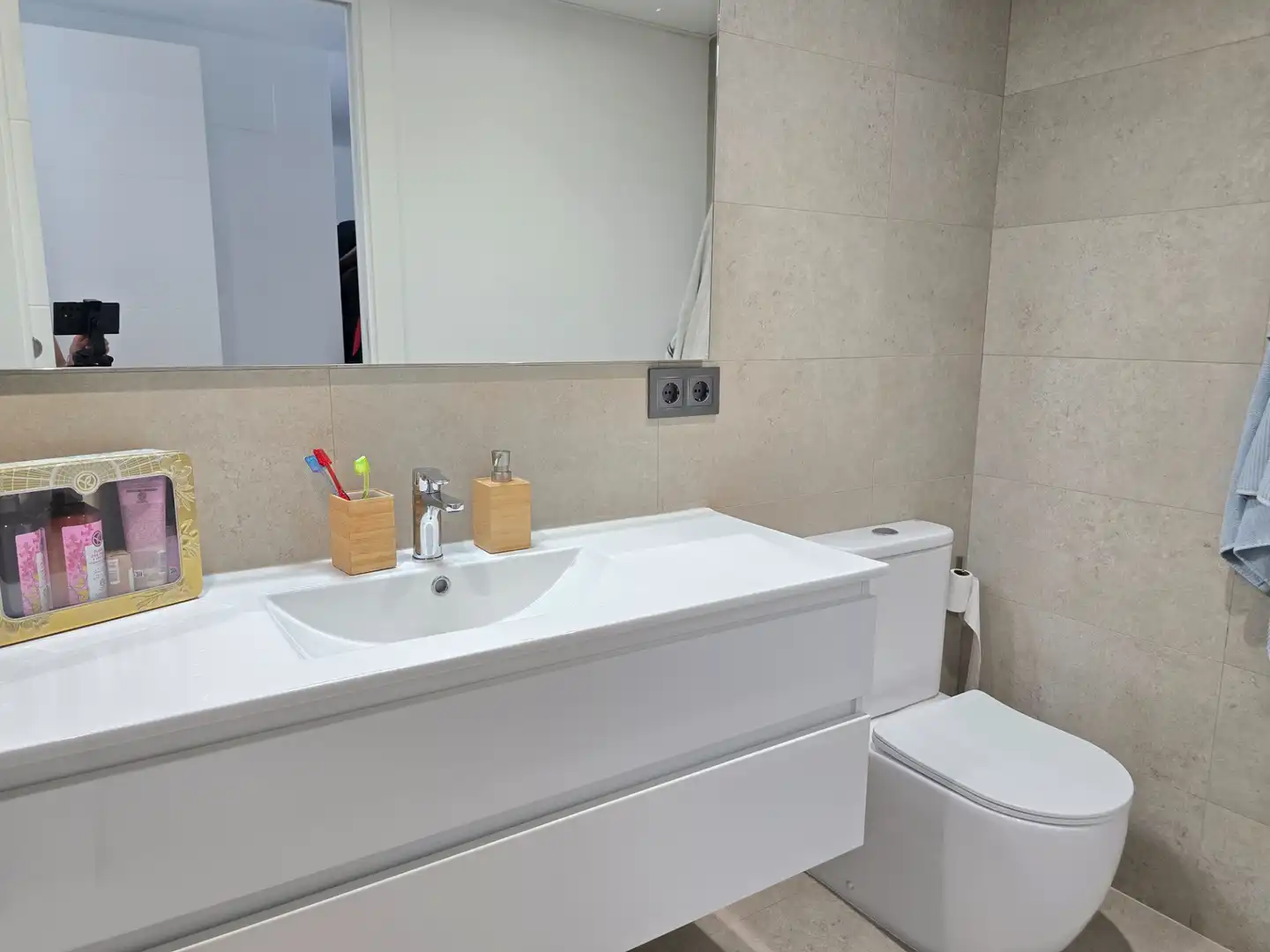 Badezimmer von Einfamilien-Reihenhaus zum Verkauf in Sabadell mit Terrasse und Schwimmbad