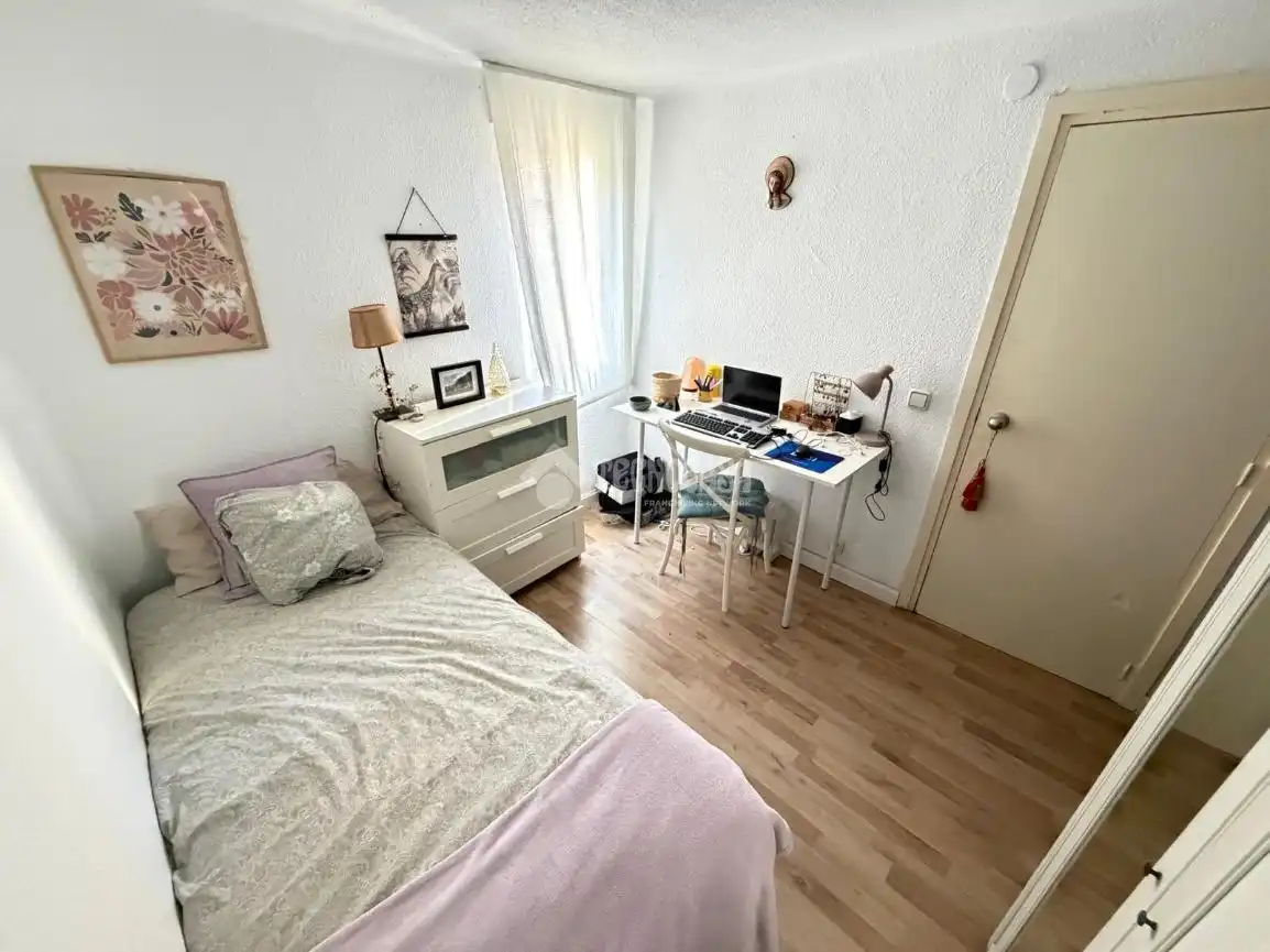 Bedroom of Flat for sale in Madrid  with Air Conditioner and Heating