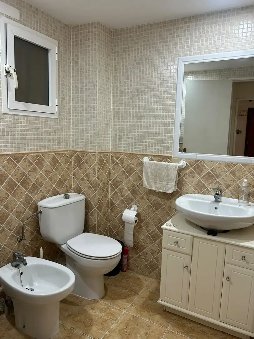 Bathroom of Flat for rent in Valencia  with Air Conditioner, Heating and Furnished