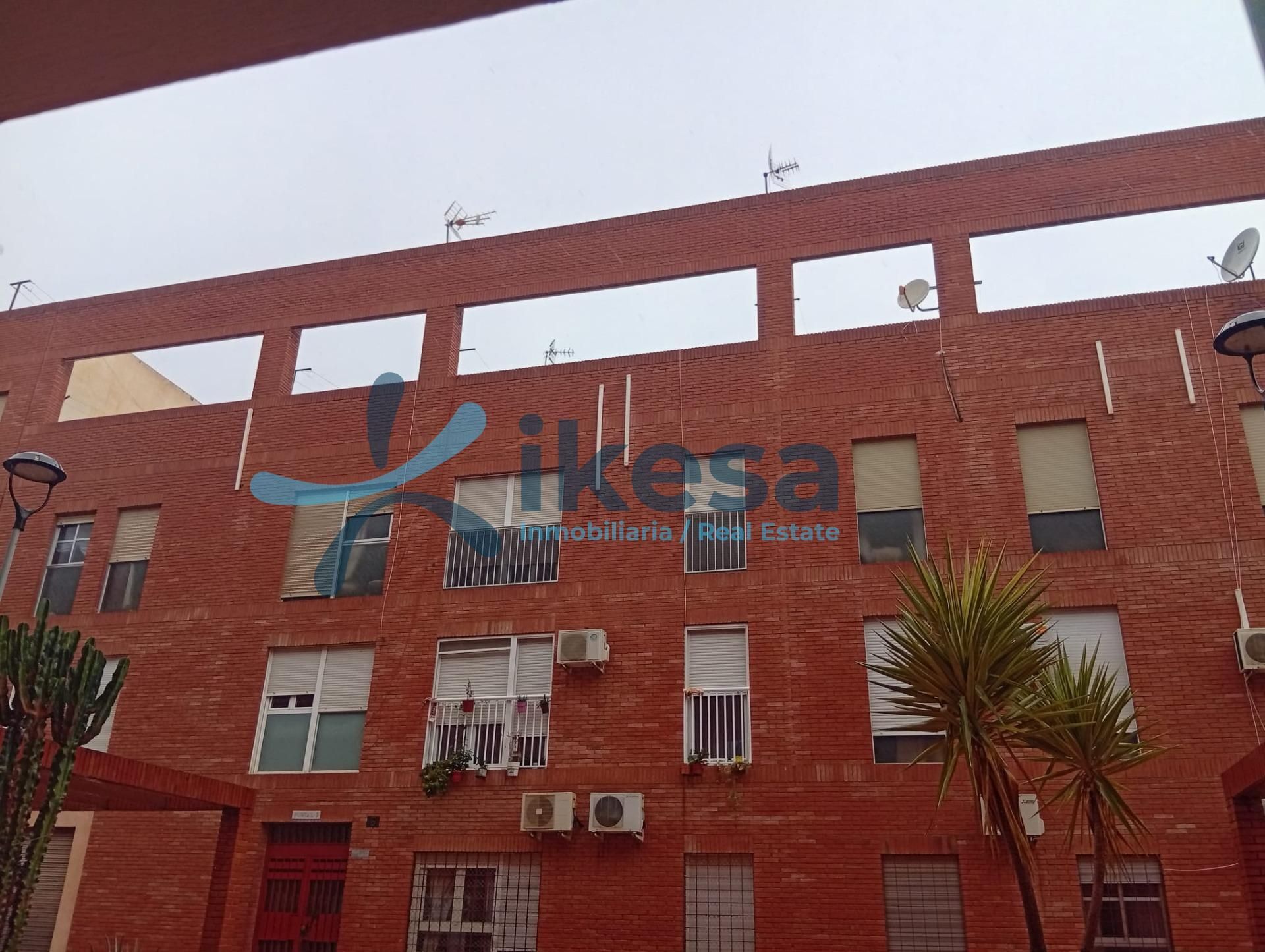 Vista exterior de Piso en venta en  Almería Capital