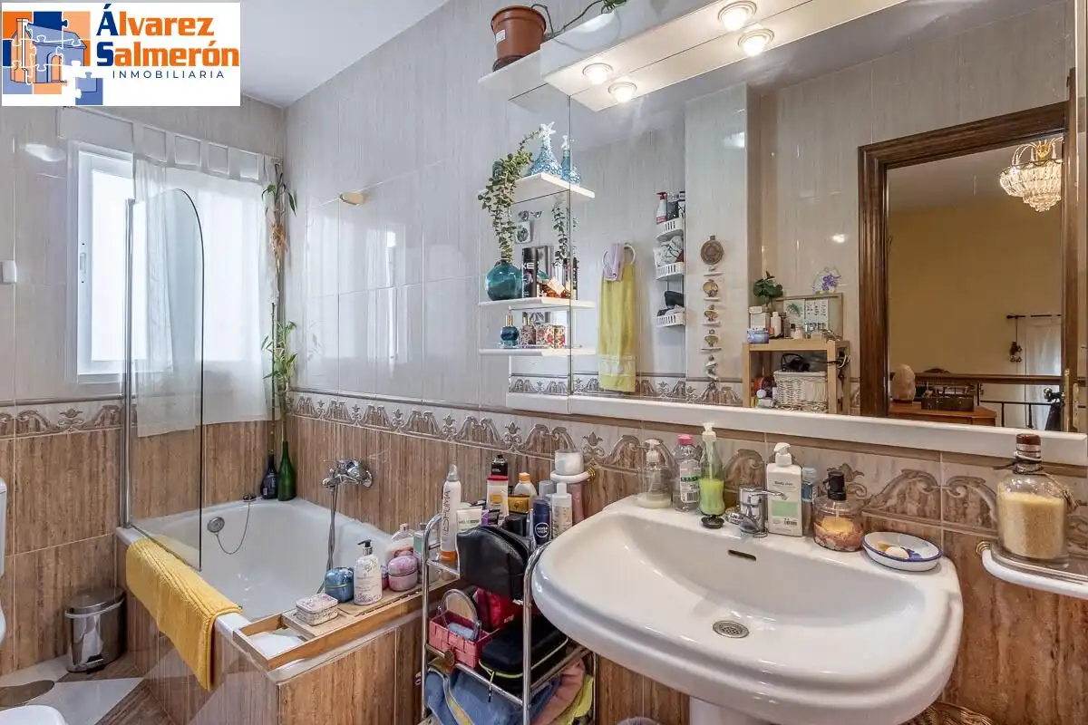 Bathroom of Houses for sale in Huétor Vega  with Air Conditioner, Heating and Terrace