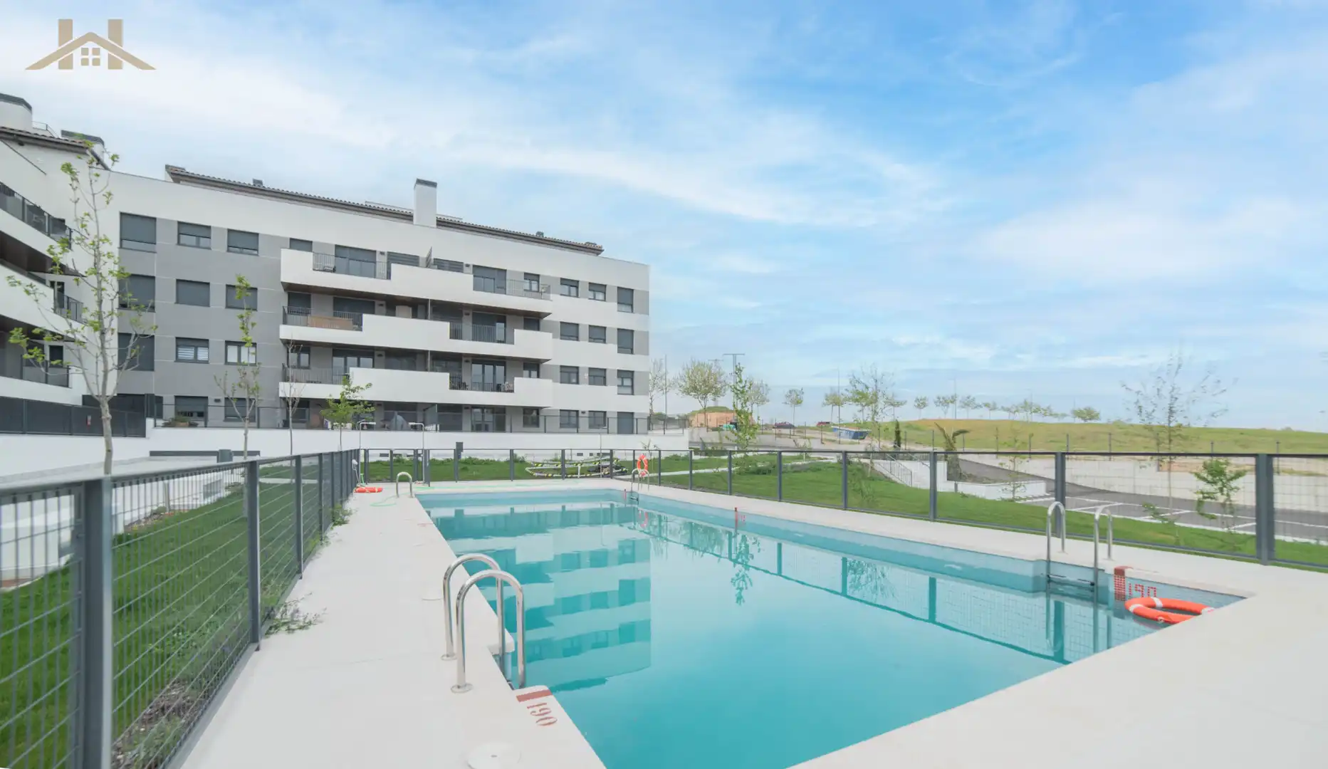 Piscina de Piso en venta en Navalcarnero con Calefacción, Terraza y Trastero