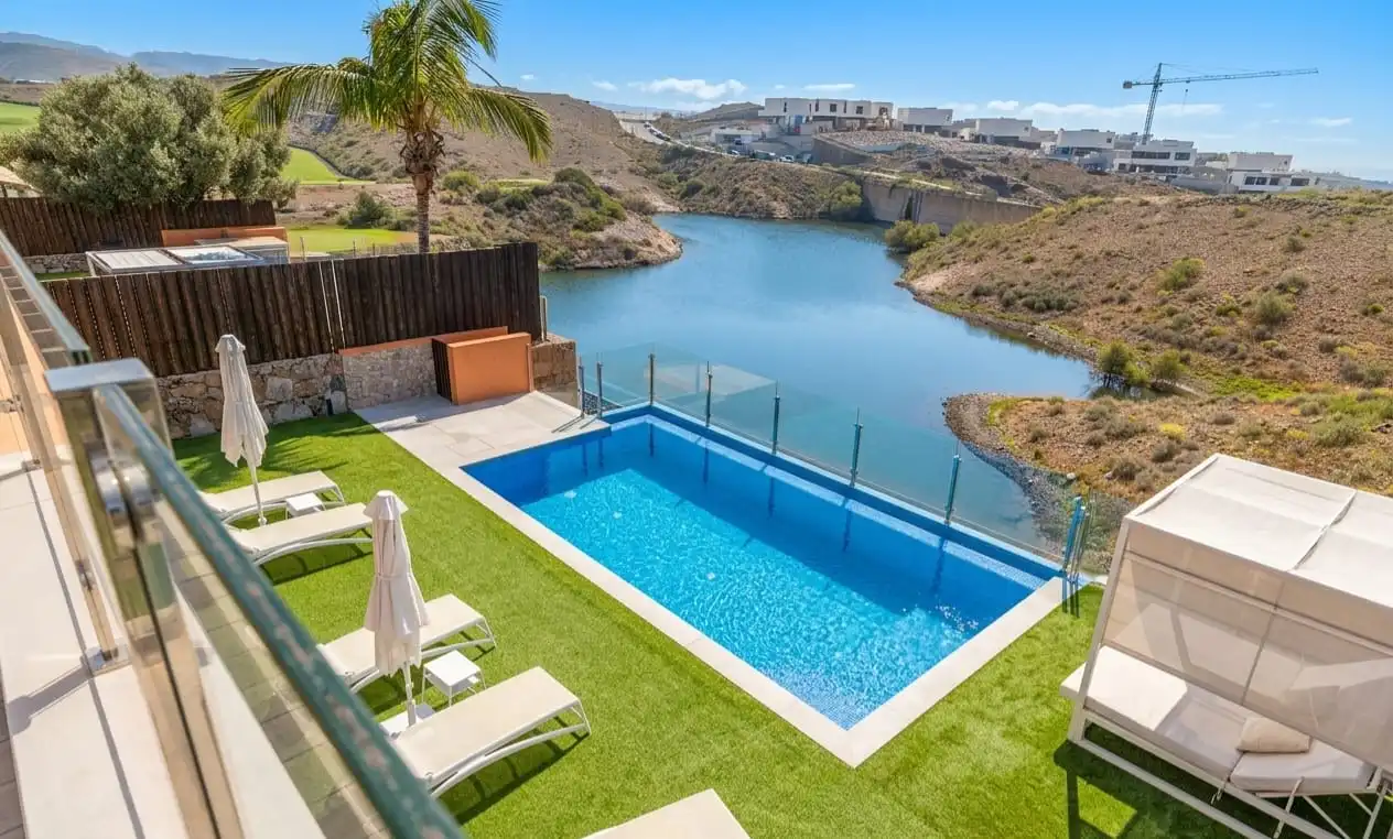 Piscina de Casa o xalet en venda en San Bartolomé de Tirajana amb Aire condicionat, Jardí privat i Terrassa