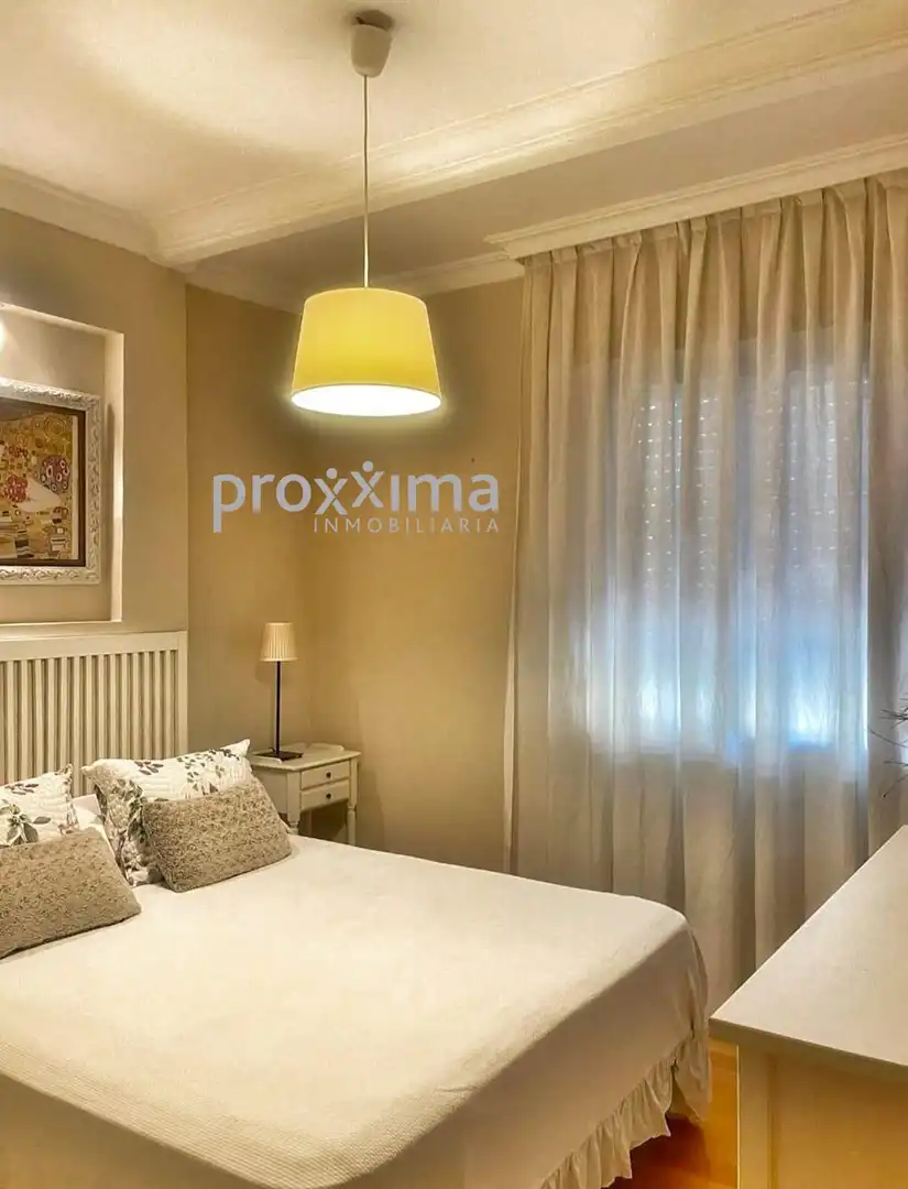 Bedroom of Flat for sale in Sevilla  with Air Conditioner and Terrace