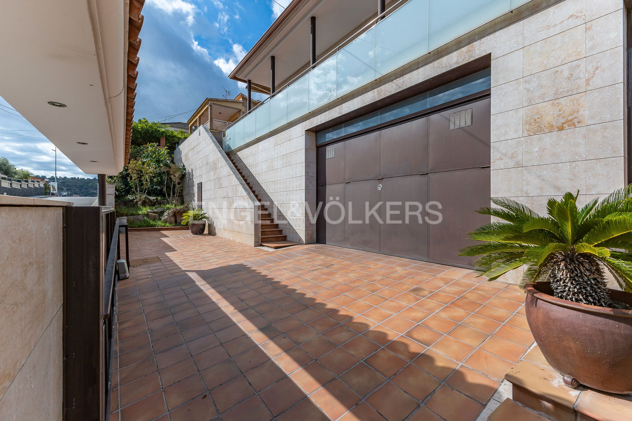 Vista exterior de Casa o xalet en venda en Sant Boi de Llobregat amb Aire condicionat, Calefacció i Jardí privat