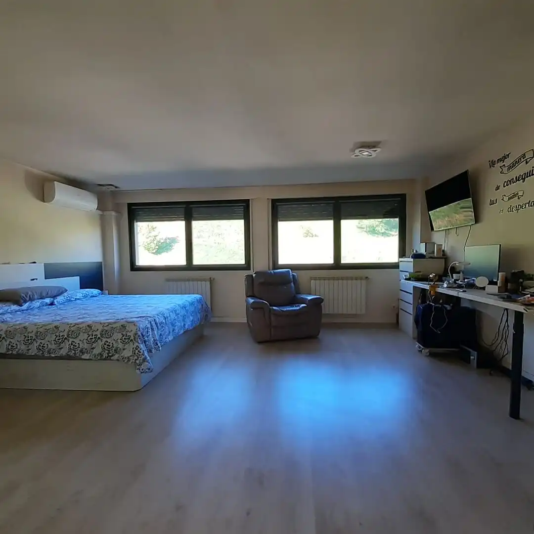 Schlafzimmer von Einfamilien-Reihenhaus zum Verkauf in Esteribar mit Heizung, Privatgarten und Terrasse