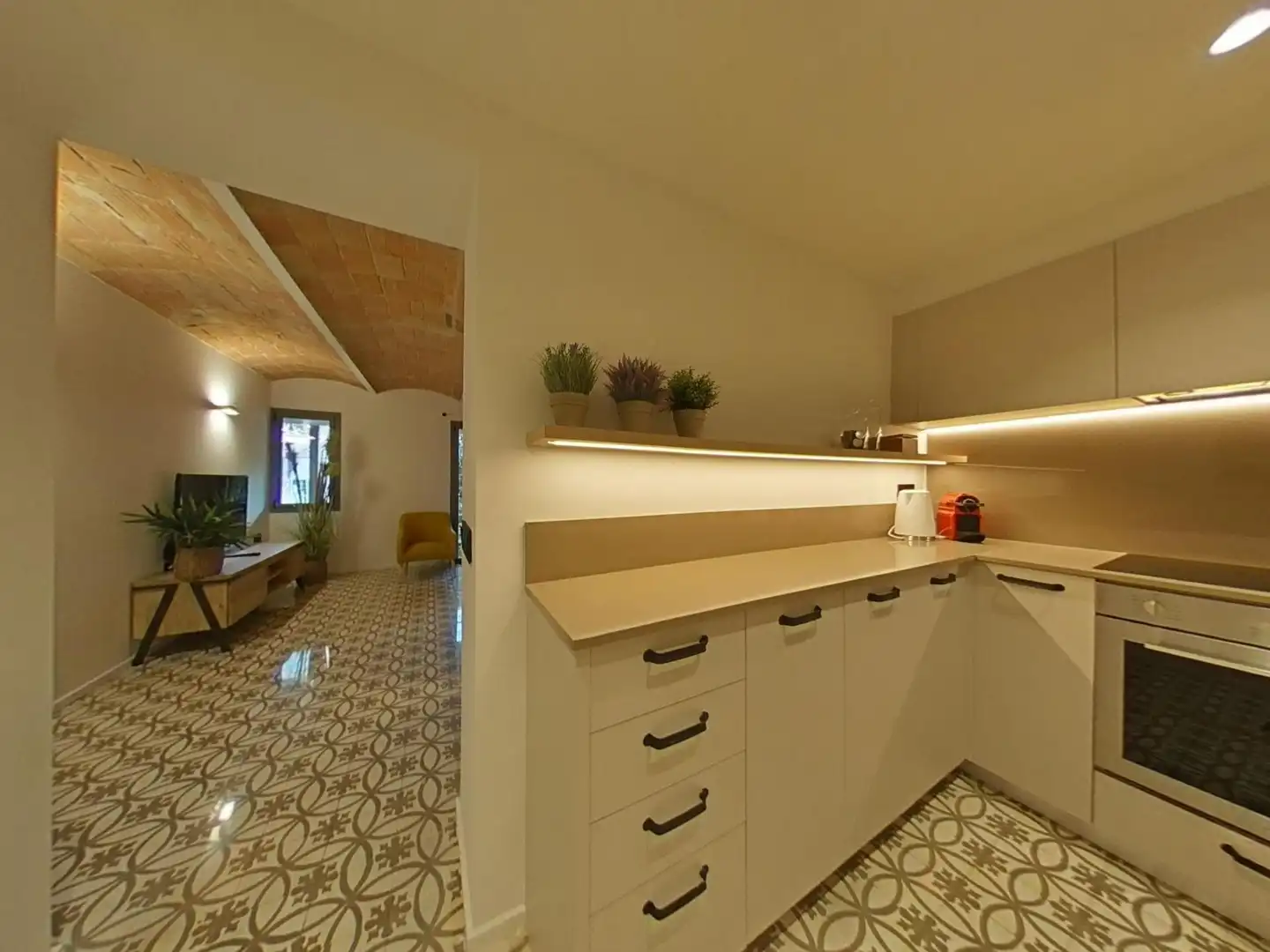 Kitchen of Flat for rent in Girona  with Air Conditioner, Heating and Terrace