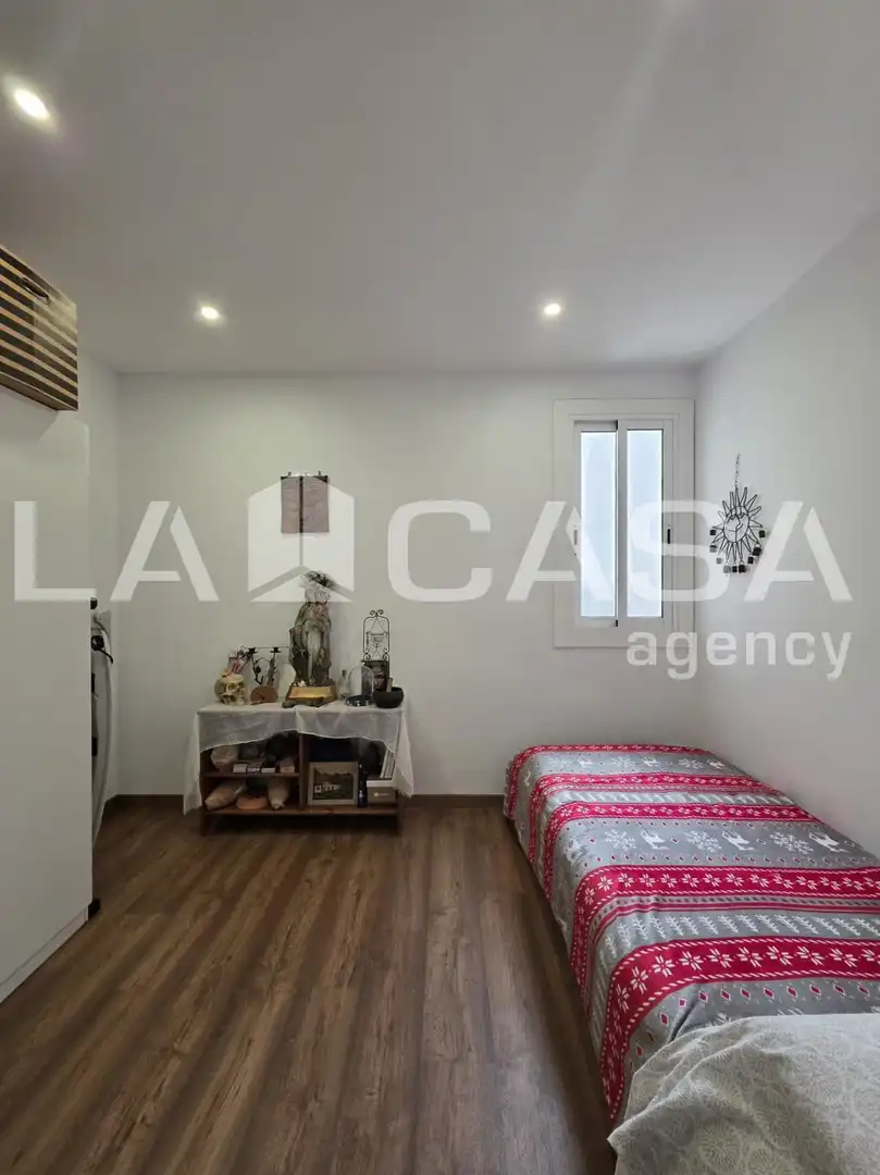 Schlafzimmer von Dachboden zum Verkauf in Barcelona mit Terrasse