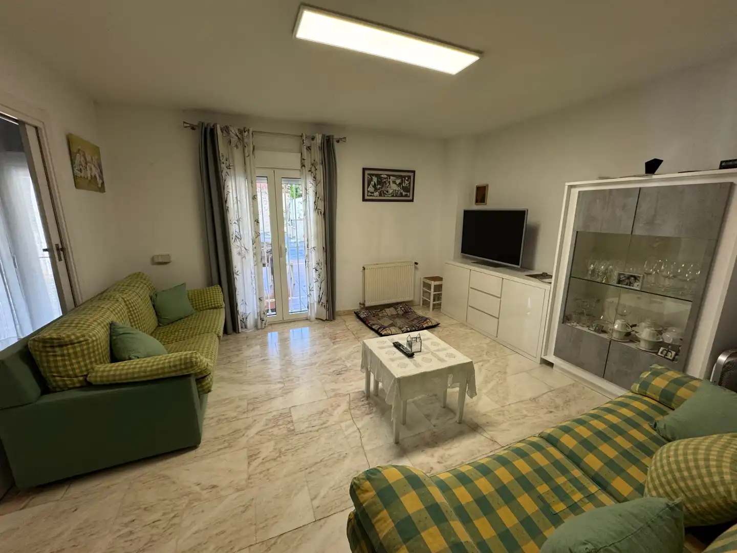 Sala d'estar de Casa adosada en venda en Coslada amb Aire condicionat, Calefacció i Jardí privat