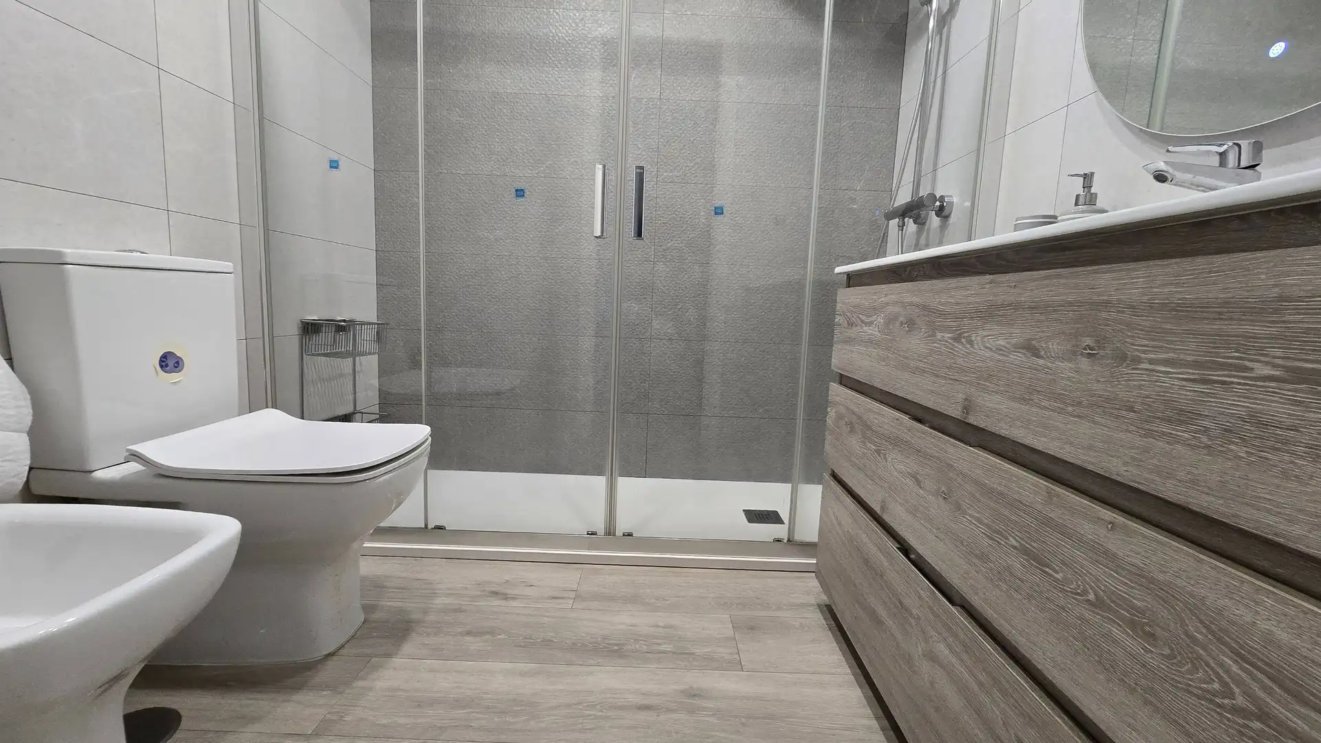 Bany de Dúplex en venda en Manilva amb Aire condicionat, Jardí privat i Terrassa