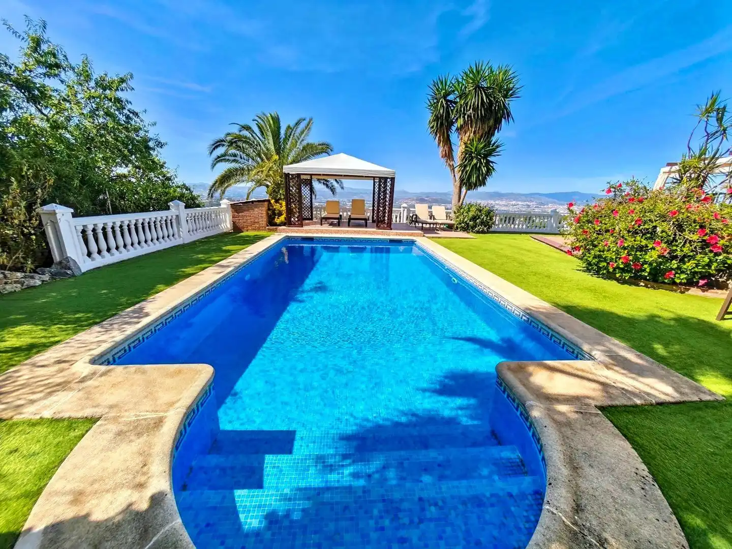 Schwimmbecken von Haus oder Chalet zum Verkauf in Alhaurín de la Torre mit Privatgarten, Terrasse und Abstellraum