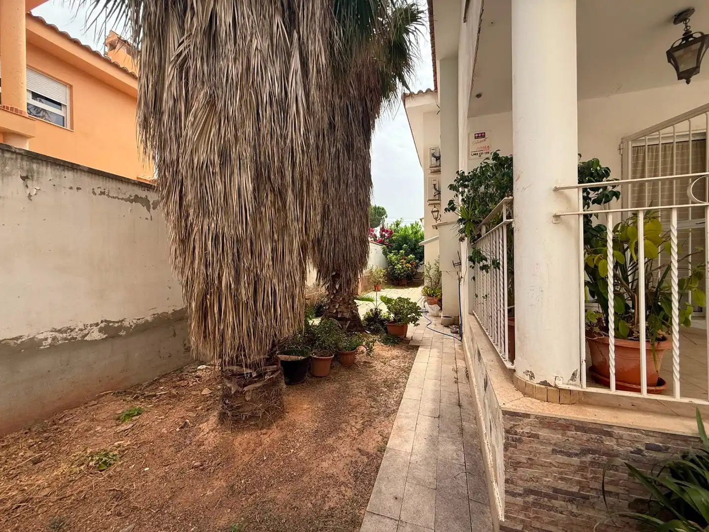 Vista exterior de Casa o xalet en venda en La Pobla de Vallbona amb Aire condicionat, Calefacció i Jardí privat