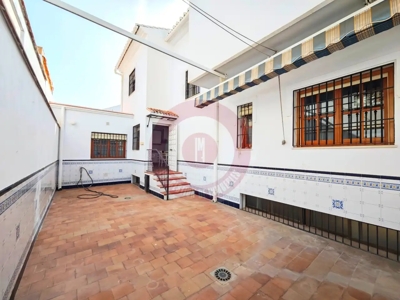 Vista exterior de Casa o xalet en venda en Vélez-Málaga amb Jardí privat i Terrassa