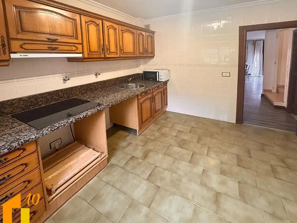 Küche von Einfamilien-Reihenhaus zum Verkauf in Belorado mit Heizung und Terrasse