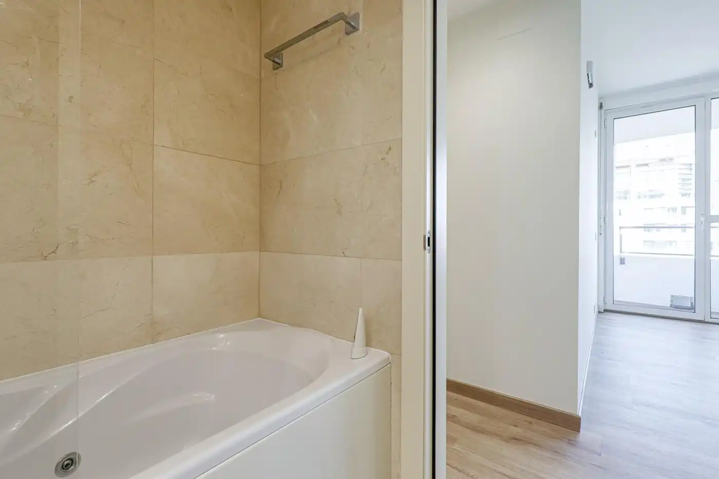Badezimmer von Wohnung zum Verkauf in Barcelona mit Klimaanlage, Heizung und Terrasse