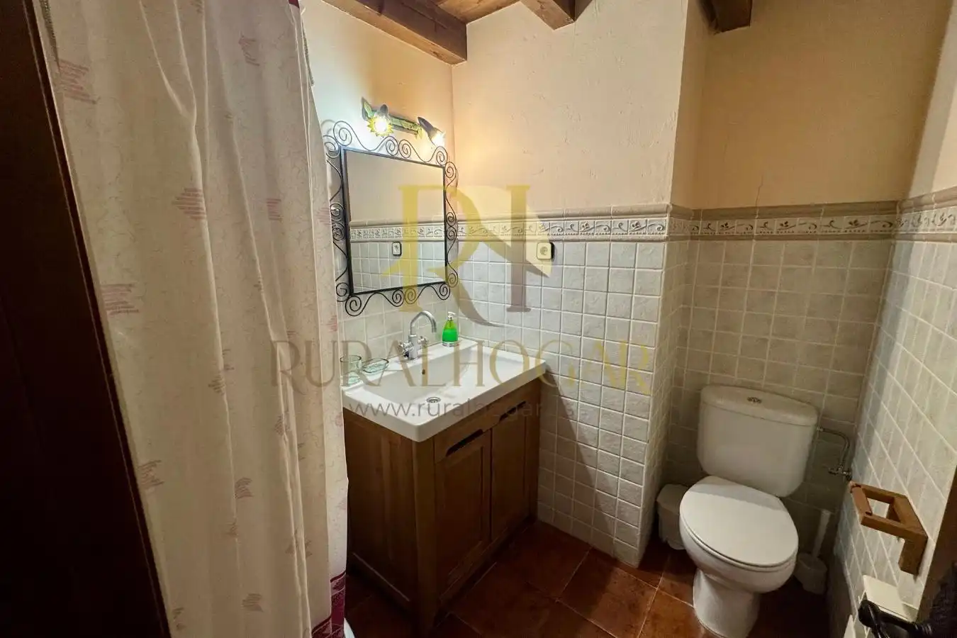 Baño de Casa o chalet en venta en Peralejos de las Truchas con Calefacción, Jardín privado y Parquet