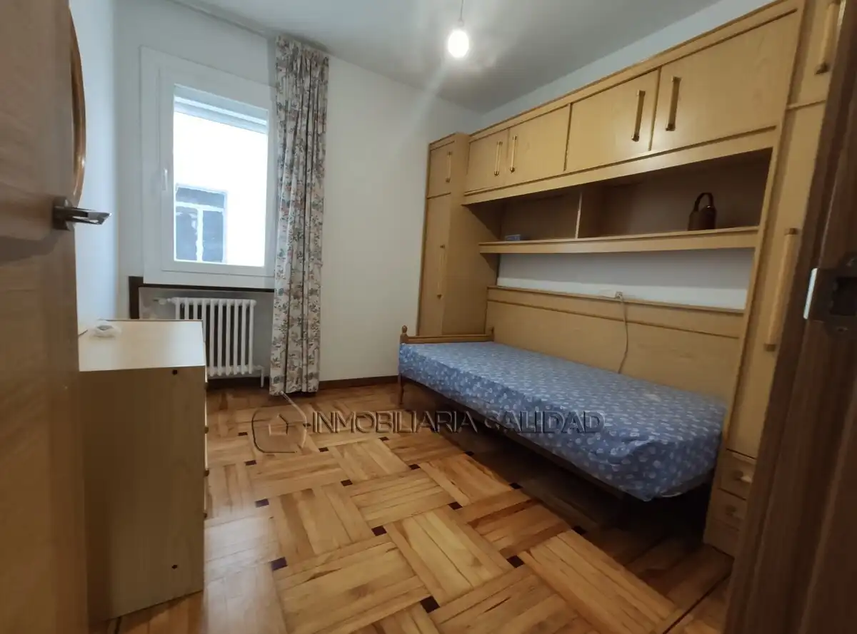 Bedroom of Flat for rent in Burgos  with Heating, Terrace and Storage room