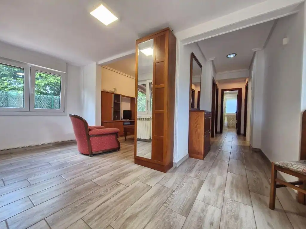 Casa o xalet en venda en Los Corrales de Buelna  amb Calefacció, Jardí privat i Traster