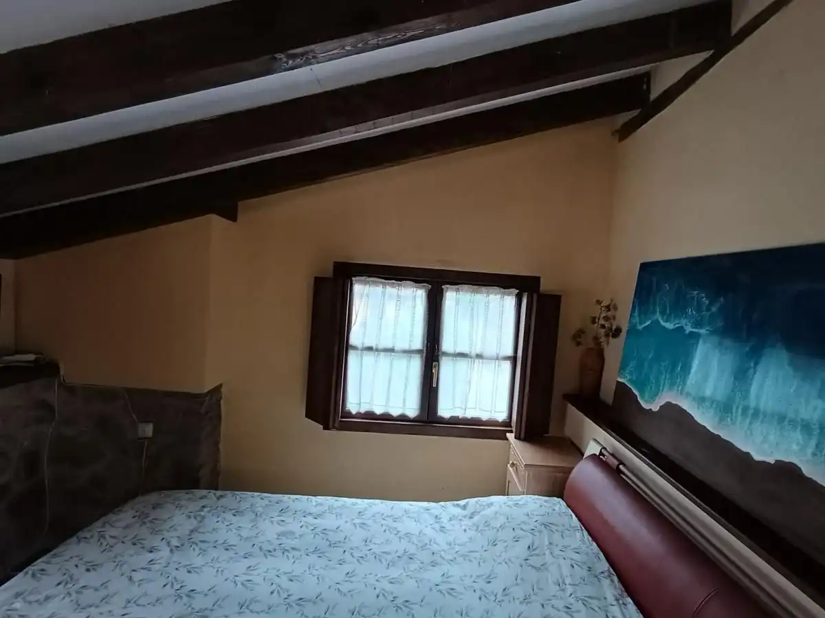 Schlafzimmer von Einfamilien-Reihenhaus zum Verkauf in Llanes mit Heizung und Möbliert
