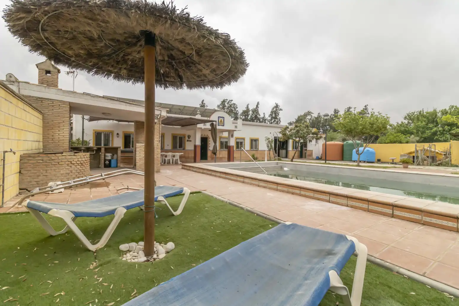 Swimming pool of Houses for sale in Carmona  with Air Conditioner, Private garden and Swimming Pool