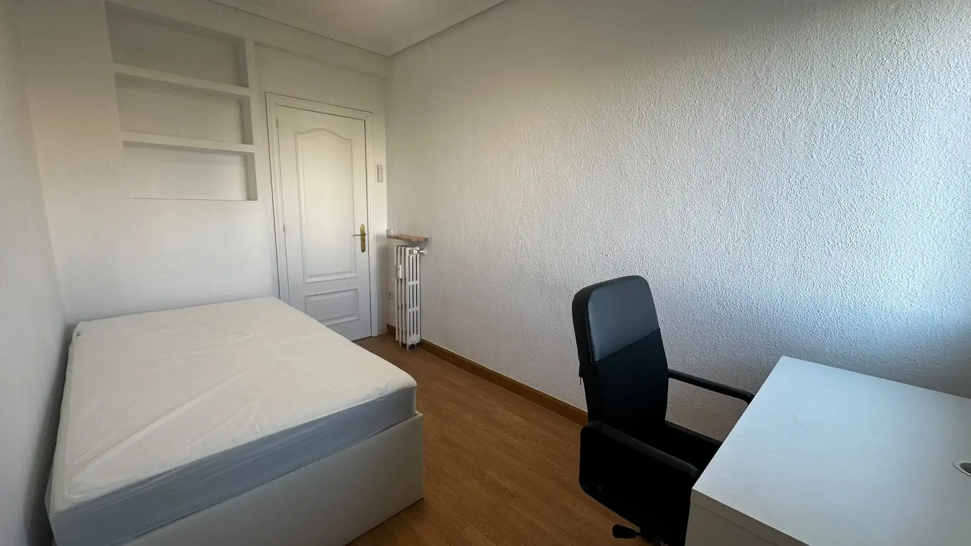 Bedroom of Flat for rent in Madrid  with Heating