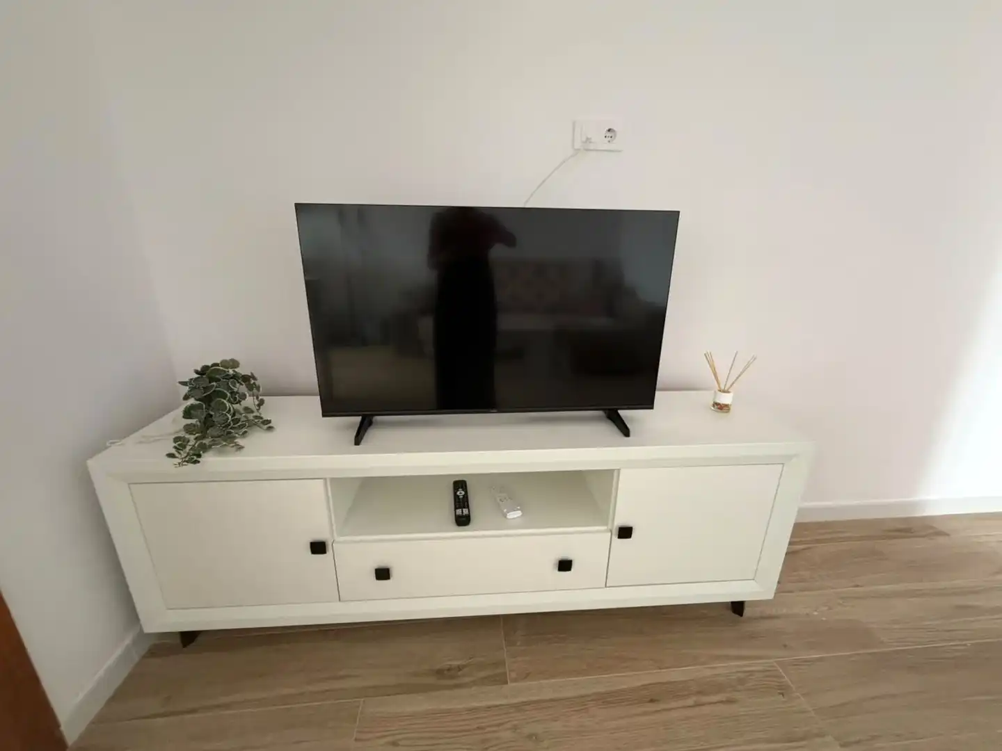 Sala d'estar de Apartament de lloguer en Sotogrande amb Aire condicionat