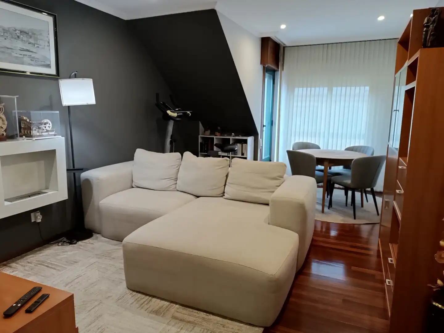 Wohnzimmer von Dachboden zum Verkauf in Pontevedra Capital  mit Heizung, Parkett und Terrasse