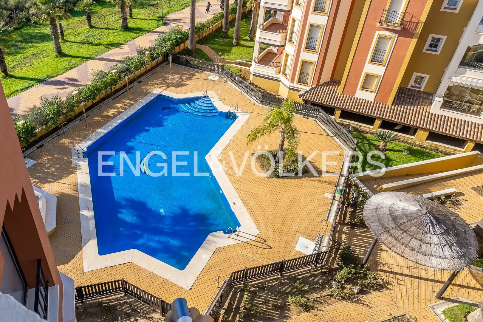 Piscina de Ático en venta en Ayamonte con Aire acondicionado, Calefacción y Jardín privado