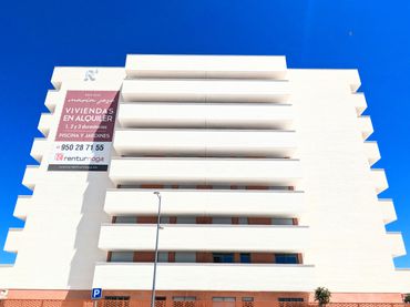 Pis amb piscina de lloguer a Calle Árbol del Caucho 8